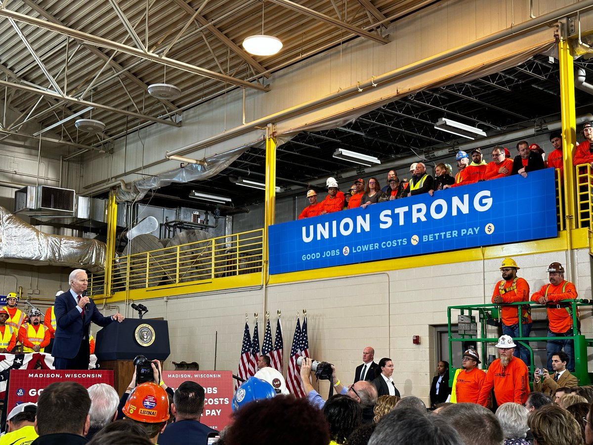 WisDems's tweet image. President @JoeBiden’s economic plan to build the economy from the bottom up and the middle out is working in Wisconsin! And we’re just getting started. Thank you for visiting us, POTUS! #MadeinWI