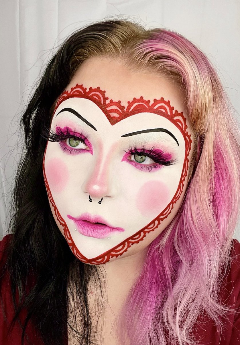 GoddessOfBees13's tweet photo. #AutisticMakeupArtist https://t.co/3ZZzbVUKiZ
