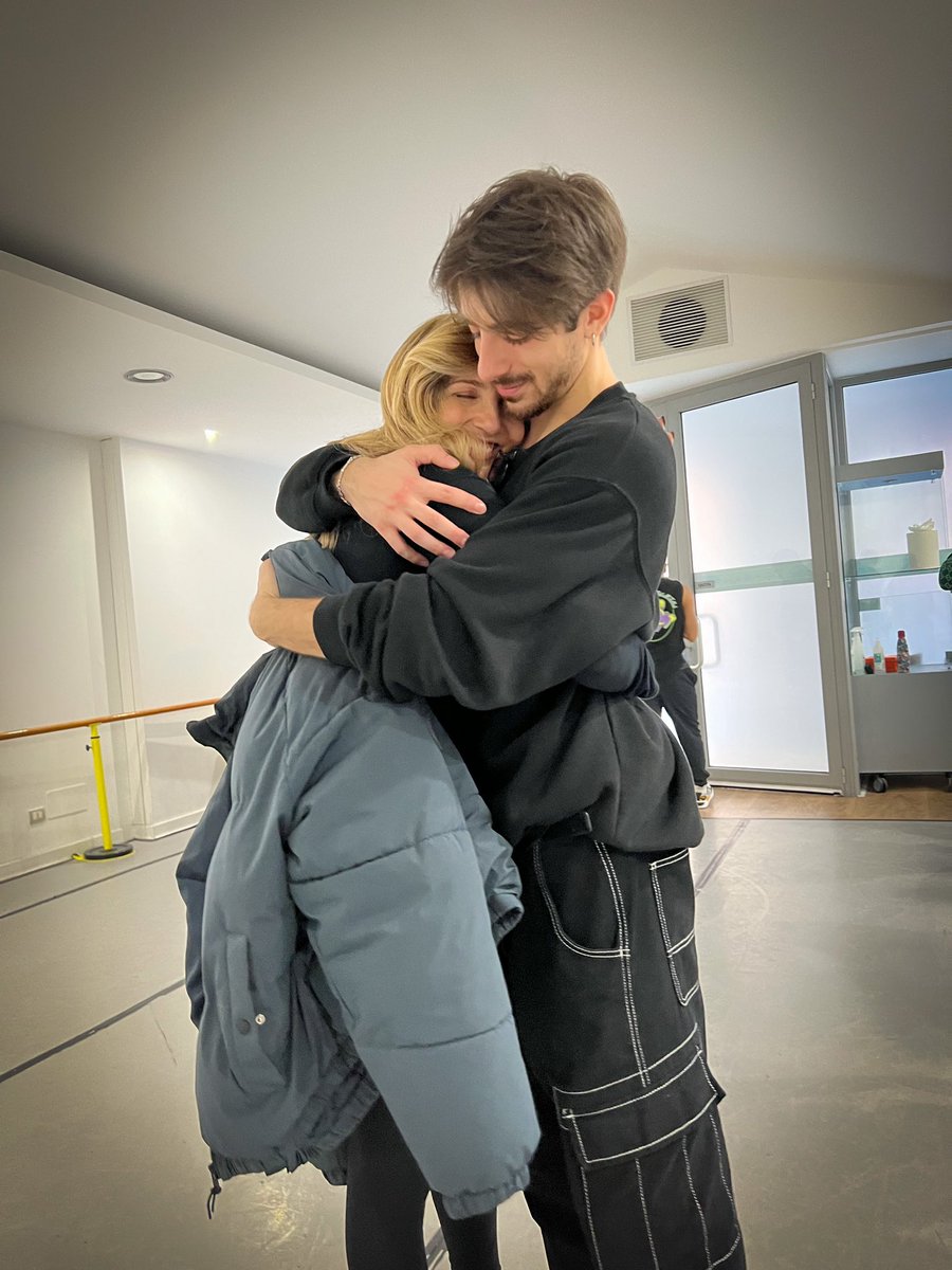 LCuccarini's tweet photo. Terzo indizio:  a Sanremo ci sarà una reunion speciale… un abbraccio che non finisce mai, a distanza di quasi due anni. 
Dal Bejart Ballet al palco dell’Ariston: insieme per una sera! Che bello ritrovarti Alessandro Cavallo, più bello e talentuoso che mai💙 https://t.co/pqdq7t2wFn