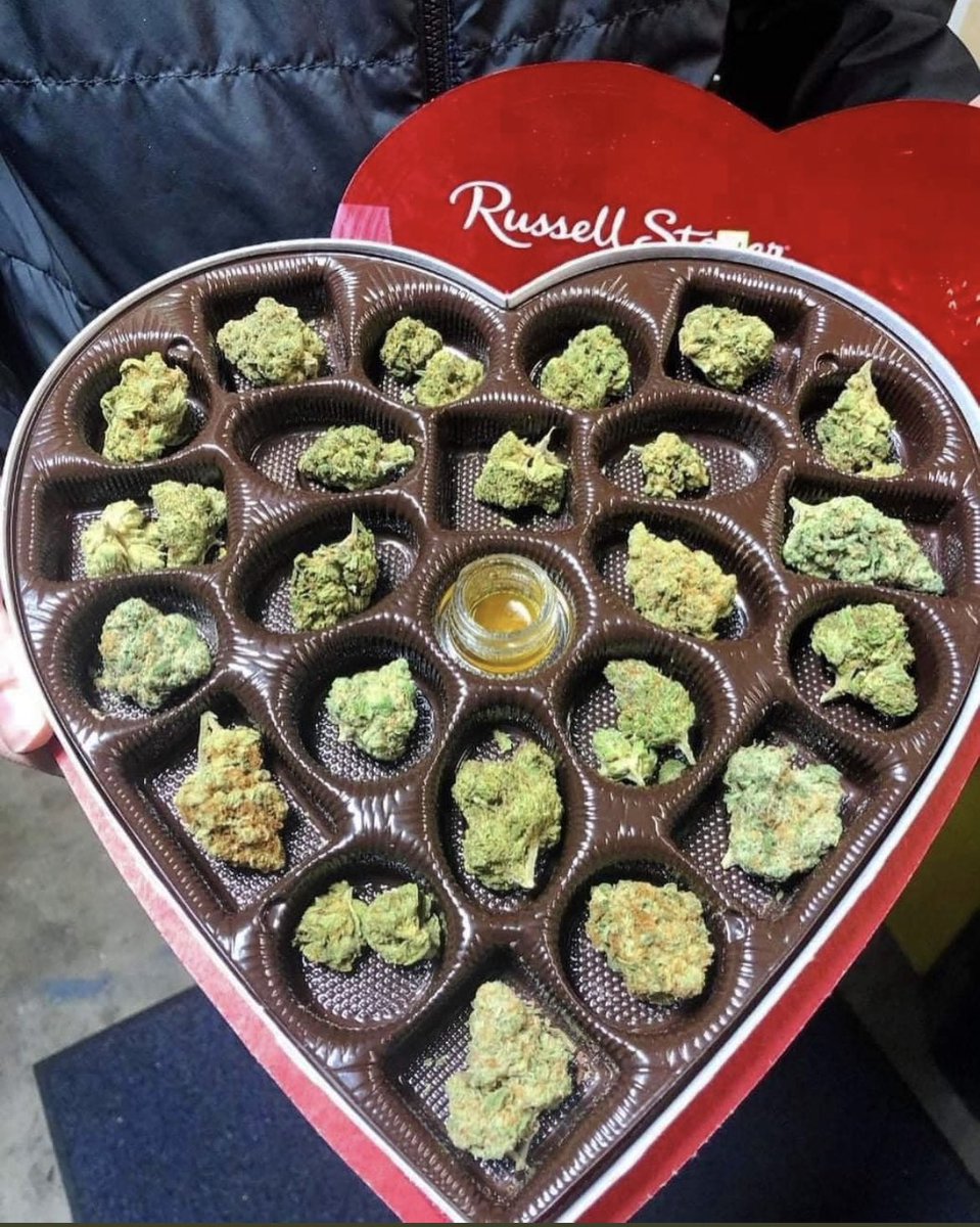 rapperweedonly's tweet photo. Be honest, would you appreciate this gift for Valentines day?? https://t.co/TgJ6e9iM0C