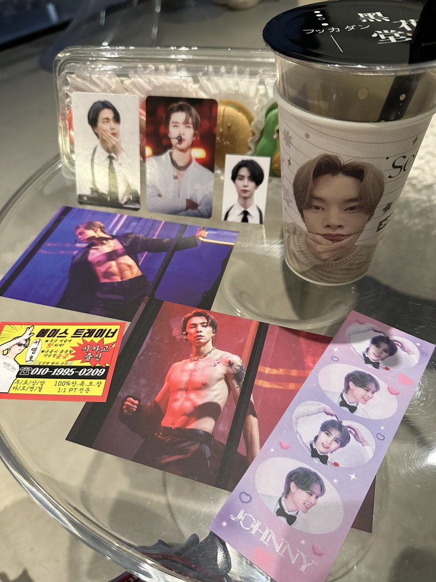 ENFP_dayo's tweet photo. 新大久保の黒花堂でジャニのカプホルもらってきた✨かわいぃ〜😍特典も最高❤️🔥
💚Happy Birthday JOHNNY💚
#쟈니와_함께한_모든_순간
#every_moments_with_JOHNNY
𝑭𝒐𝒓. #쟈니 #JOHNNY #서영호
#NCT #NCT127 #イリチル #ジャニ #ヨンホ #JOFAM
#HAPPY_JOHNNY_DAY
#センイル #イベント #カプホル https://t.co/DKJYLUaUGm