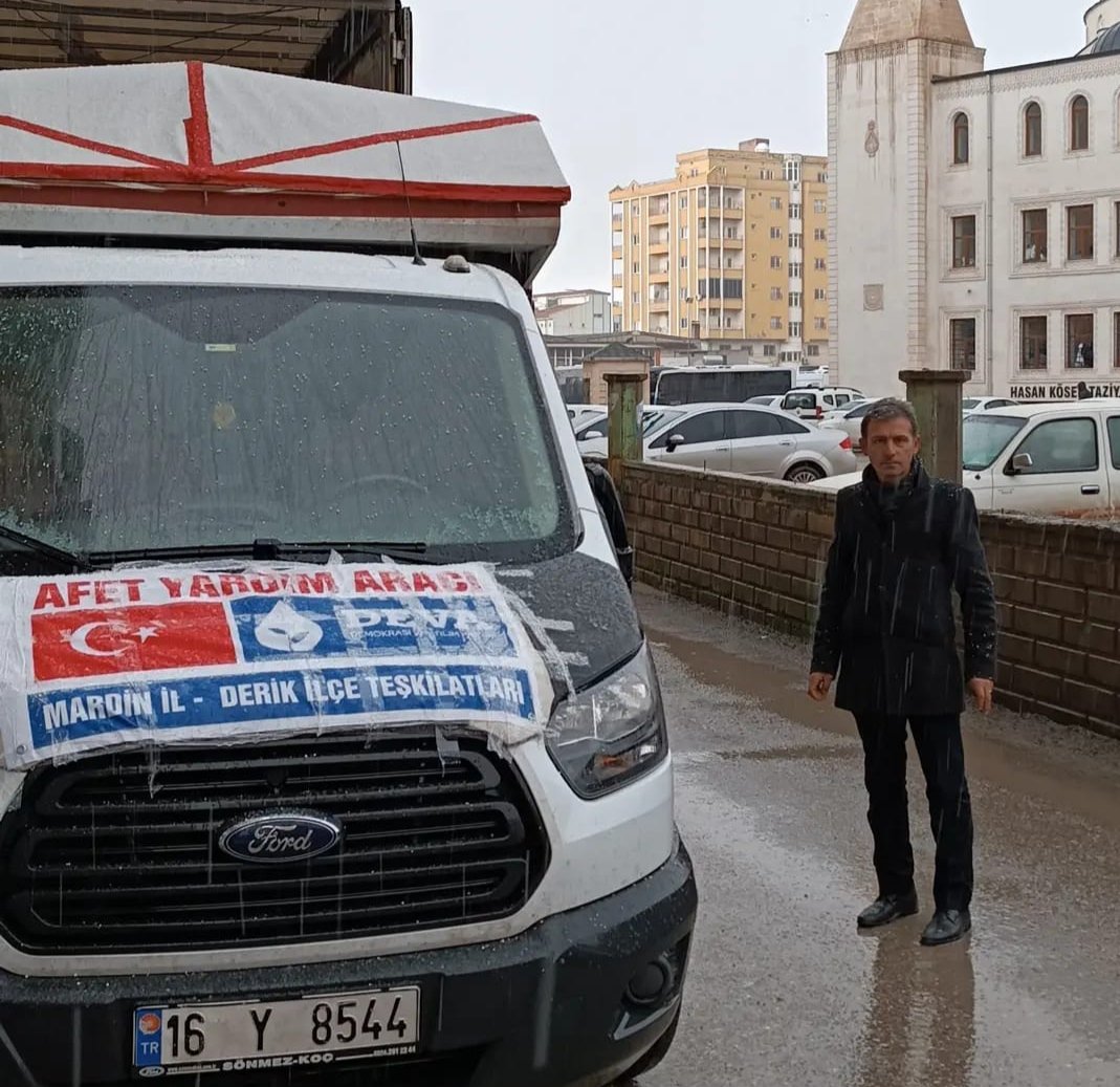 DmSeydo's tweet photo. Deva partisi Derik ilçe teşkilatı olarak Deprem bölgelerine gönderilmek üzere yardım Aracınız hayırlısıyla günderdik katkısı olan herkese Allah hayrınız kabul etsin inşallah hayırlara vesile olmasını temenni ediyorum günü bugündür Derik .
#Devapartisi #Derikdeva https://t.co/HWDdxP2Du3