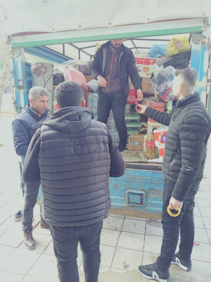 DmSeydo's tweet photo. Deva partisi Derik ilçe teşkilatı olarak Deprem bölgelerine gönderilmek üzere yardım Aracınız hayırlısıyla günderdik katkısı olan herkese Allah hayrınız kabul etsin inşallah hayırlara vesile olmasını temenni ediyorum günü bugündür Derik .
#Devapartisi #Derikdeva https://t.co/HWDdxP2Du3