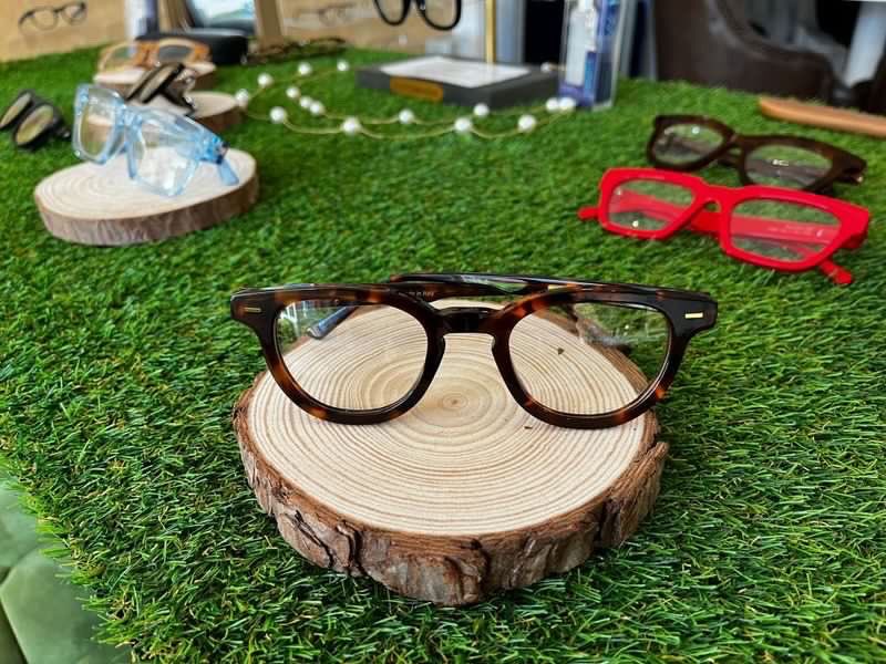 NorthOpticians's tweet photo. Glasses and flowers! Who knew it would make such a beautiful combo!? 🌿🌺👓🌸(hint: we did 🤫) https://t.co/2e4XAxf2pJ
