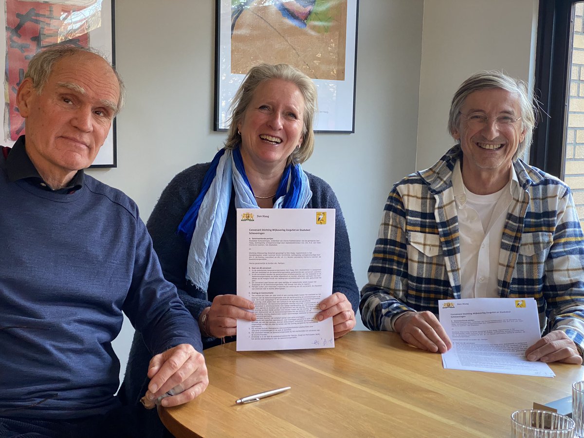 MendyvanVeen's tweet photo. Samen met de vertegenwoordigers van het wijkoverleg Zorgvliet een mooi convenant afgesloten; samenwerken aan de sociale en fysieke leefbaarheid in de wijk. #bewoners #meedoen #stadsdeel #Scheveningen https://t.co/fvxff5zFuI