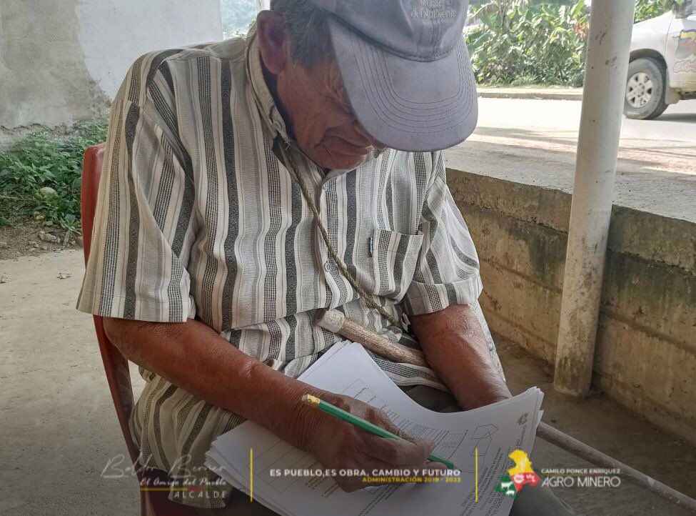 GADCPE's tweet photo. #CPE El alcalde @baldor_bermeo coordinó con la Dirección de Desarrollo Social y Turismo, brindar atención a través del proyecto “Adulto mayor con discapacidad, modalidad atención domiciliaria”, donde realizan actividades de:

🗣️ Charlas 
🧩 Actividades lúdicas https://t.co/qAVI4bEkWu