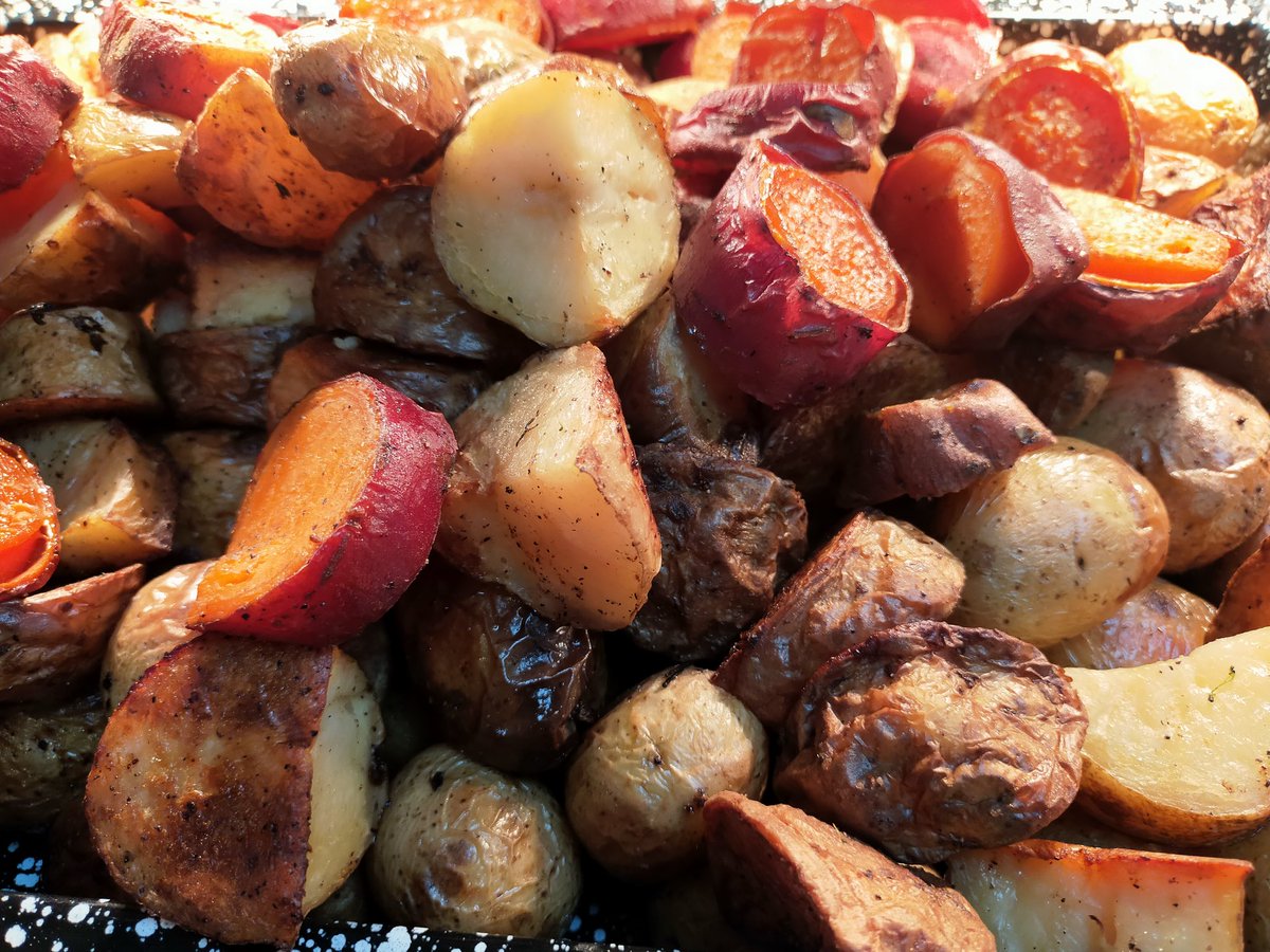 Roast lunch at bedes <a href="/MarkGreenfiel12/">Mark Greenfield</a> <a href="/ABundy/">Mr Bundy</a> <a href="/CallumCBennett/">Callum Curtis-Bennett</a> <a href="/DamianBlake4/">Damian Blake</a> <a href="/DanielCollier84/">Daniel Collier</a> <a href="/BedesHead/">Pete Goodyer</a> <a href="/BedesCatering/">Bede's Senior Catering</a> <a href="/HolroydHowe/">Holroyd Howe</a>