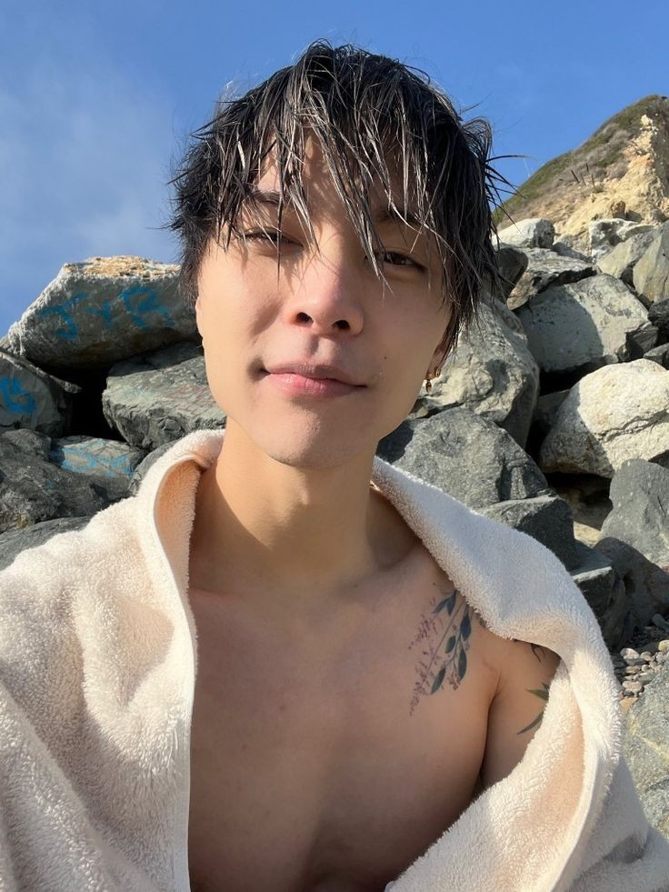 tmeNCTBRAZIL's tweet photo. [🎂] Já é dia 09 de fevereiro na Coreia, ou seja, aniversário do nosso JOHNNY! 

Desejamos muita felicidade, sucesso e que ele continue sendo essa pessoa tão amada e de muitos talentos.

HAPPY JOHNNY DAY
#TimeToSUHlebrate
#온세상이_컬러풀_쟈니데이 https://t.co/1qqLSKdTLD