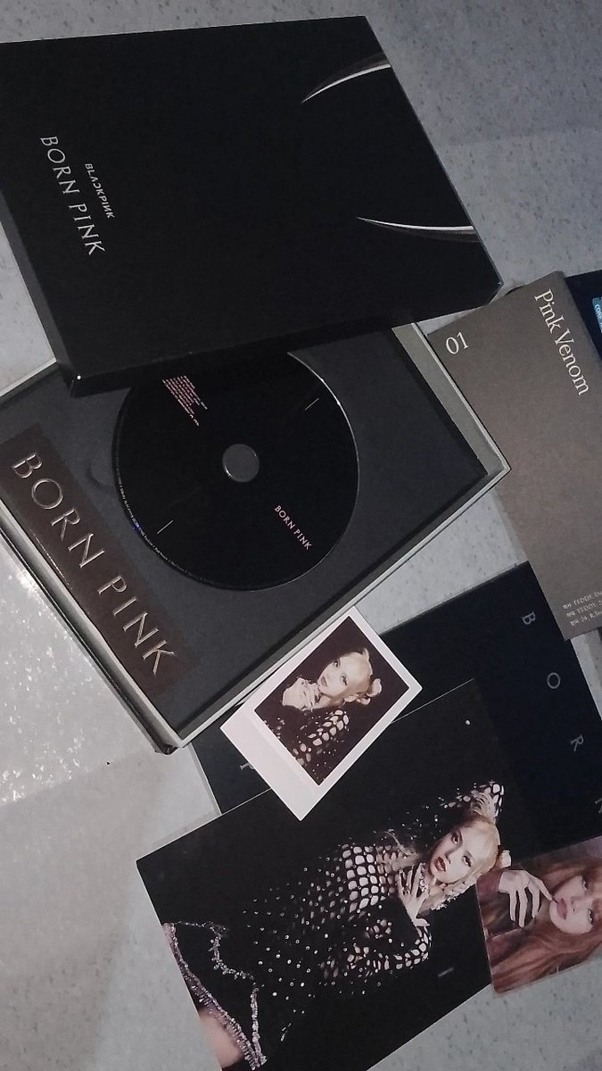 sungsfeed's tweet photo. After a long time of waiting (6months to be exact) the album arrived,and i got my bias,thank you!! https://t.co/nnxyxhWaP2