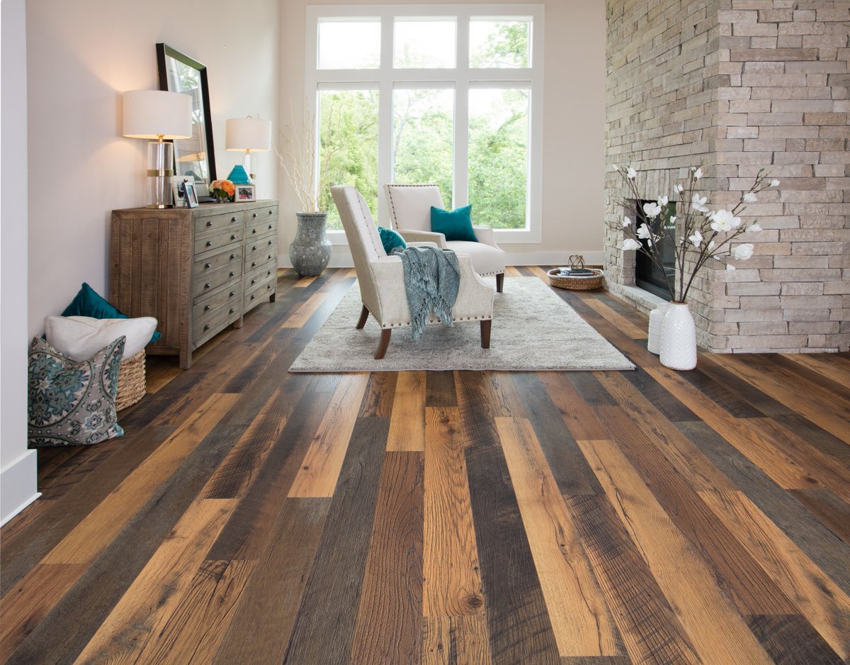 pergo's tweet photo. The #flooring you choose can have as much to say in your space as the rest of your decor. With multiple-color planks, #TimberCraft is perfect for a #rustic accent.
Featured Flooring: #Pergo TimberCraft + #WetProtect in Antique Barnwood
💻: https://t.co/c1261QgUUW https://t.co/pVefxoCzHI