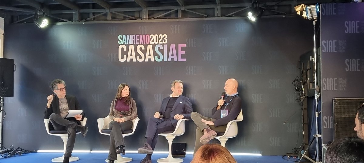 "A.I. oggi pone nuovo problema: come proteggere il diritto d'autore quando ormai le macchine possono creare nuove opere d'ingegno a partire però da basi dati che contengono copyrights?" <a href="/gpdc/">giampiero di carlo</a> di <a href="/rockolpoprock/">Rockol.it</a> oggi a #CASASIAE2023