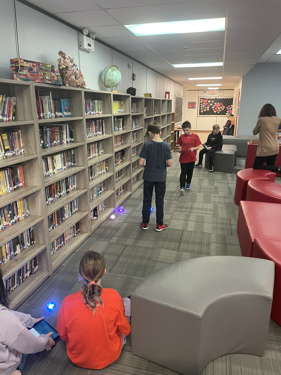 SaidElMejdani's tweet photo. Wow a full day #stem activities #coding #Robotic  #VirtualReality and more offered by our amazing @WWhighschool Women In Tech group happening at @thickwoodArts school proud of our amazing students https://t.co/JBFxDZKjKf