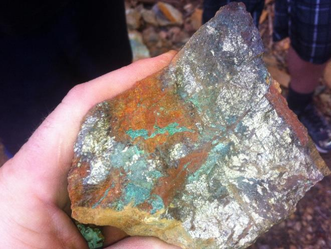 transatlantic_v's tweet photo. Big Elk Prospect - Sample ID ACC_091214:
30.8 % Cu ,0.3 g/t Au and 25.6 g/t A
#Gold #Copper #Silver #TransatlanticMining #MonitorProject #TSXV #OTC $TCO.V $TRRGF $TMSA.FR https://t.co/YLOlpNBFrQ