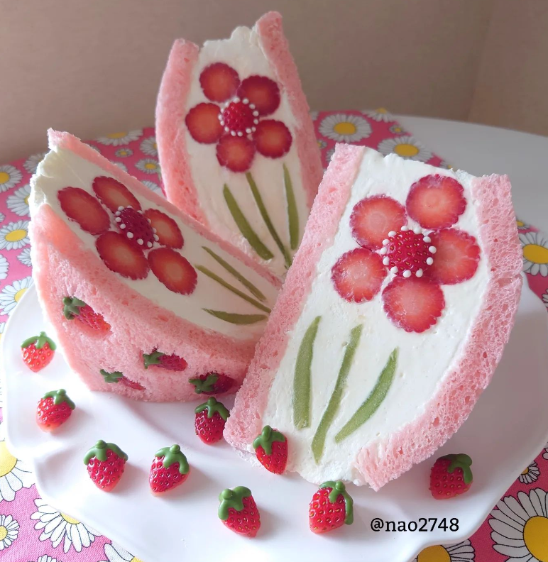 daily_dolce's tweet image. Flower strawberry sandwiches made by nao2748