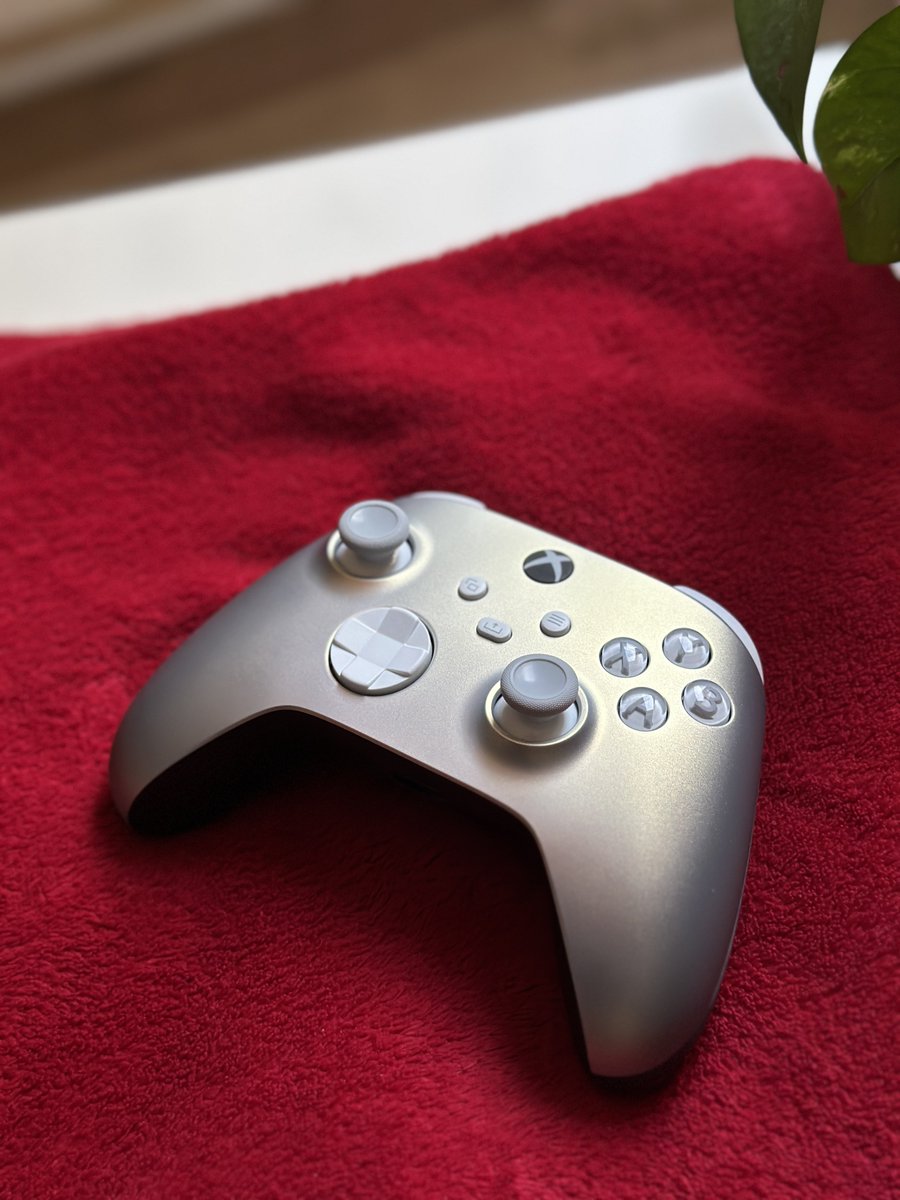 0lli_e's tweet photo. @XboxDACH und wer es #Goldig mag bleibt beim #LunarShift. 😗 https://t.co/BBGbzT7K7M