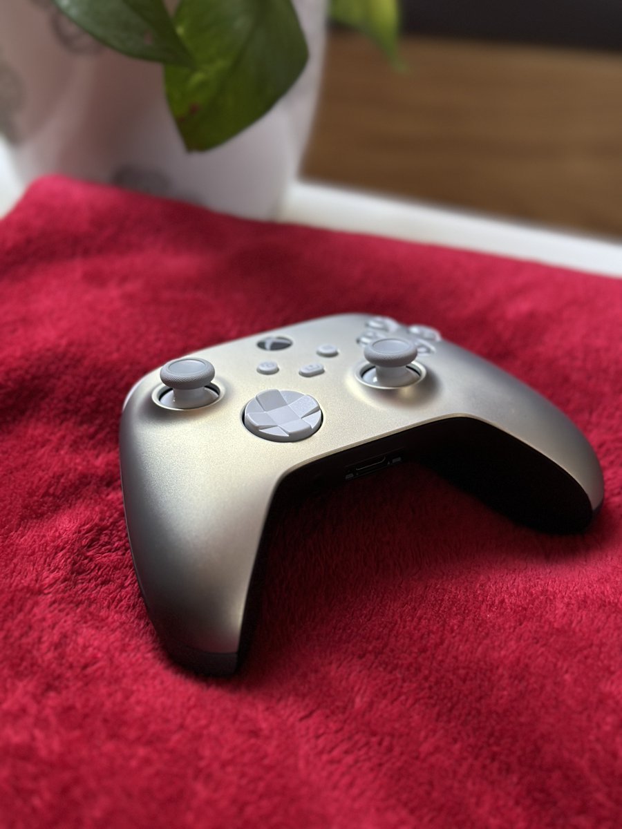 0lli_e's tweet photo. @XboxDACH und wer es #Goldig mag bleibt beim #LunarShift. 😗 https://t.co/BBGbzT7K7M