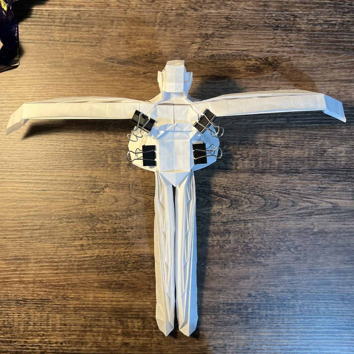 Origami1208's tweet photo. 紙が限界を迎えてきたので、クローニングして新しい紙でヒトの胴体部分を研究中…

#origami #papersculpture #折り紙
#立体折り紙 # https://t.co/bQZ5c3FbHg