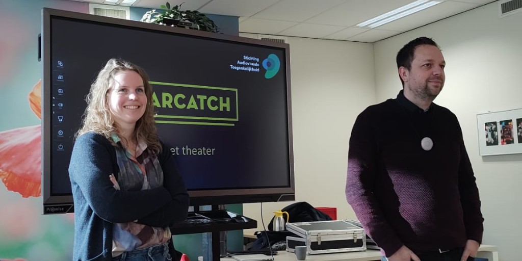 STICHTING_AVT's tweet image. 🏫 Vandaag gingen we op bezoek bij de leerlingen van @BartimeusFonds uit te leggen hoe @EARCATCH werkt!
Volgende week gaan ze namelijk naar @aladdin de musical in het AFAS Circustheater.

Met #audiodescriptie in #Earcatch.

#Bartiméus #Blind #Slechtziend #IkKijkMeeMetAD #SAVT