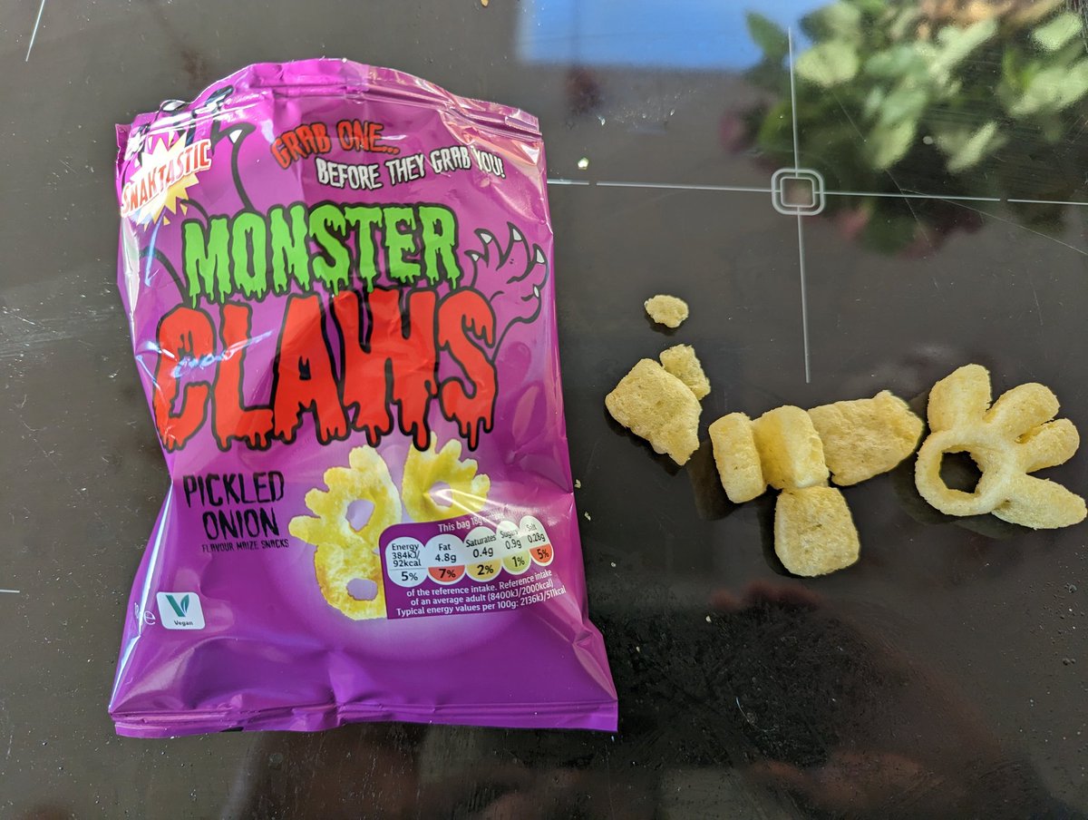 coachsullyg's tweet photo. @LidlGB no wonder they are cheaper if this is all you get in a packet 🤦 https://t.co/R80RvGMgyu