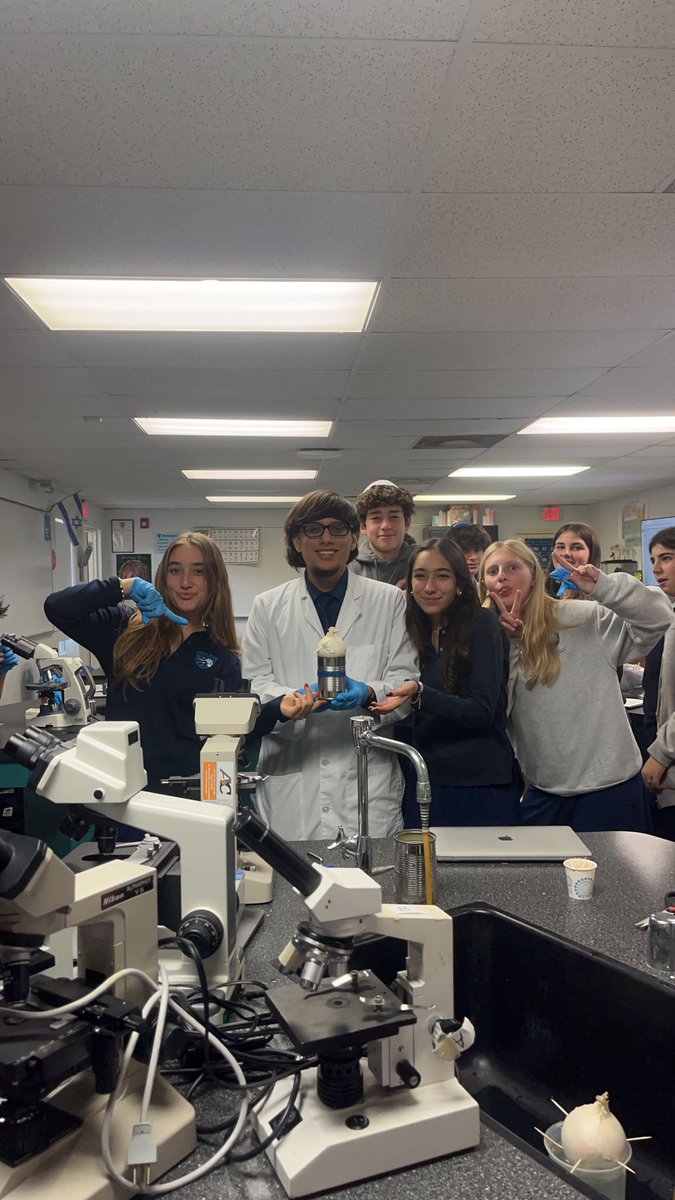 WilfordMiranda4's tweet photo. Excited about 9th-grade Biology CP/Honors! This week we studied cell division, mitosis in plant cells, and observed mitotic stages in the onion root tips, and mastered microscope slide preparation. https://t.co/XopReAwCCG