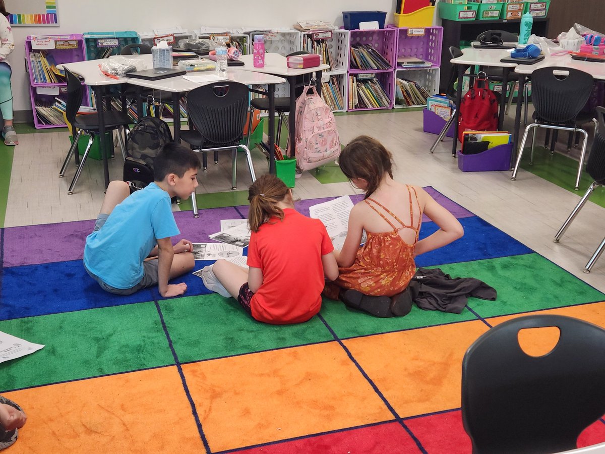 SusanRussell07's tweet photo. Working hard together on analyzing articles in Reading.
@WISDLagway @WillisSchools https://t.co/Aj9lMNSubt