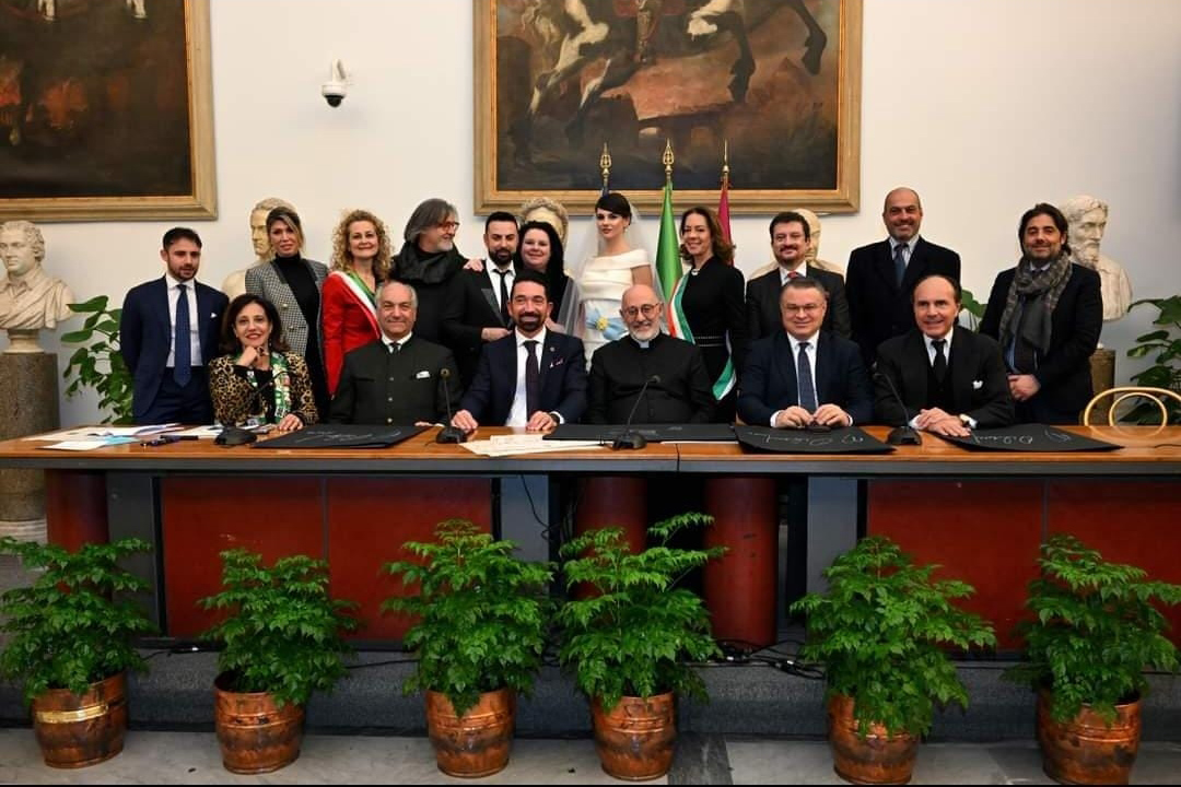 grifeo's tweet photo. #Roma, 7 febbraio 2023, #Campidoglio, Sala della Protomoteca, per la X Edizione di #DocItaly, tavola rotonda "Clero, diplomazia e nobiltà per la pace" a cura di Monsignor Luigi Casolini di Sersale e del Marchese Emilio Petrini Mansi della Fontanazza. https://t.co/9Pho5GKy4Z