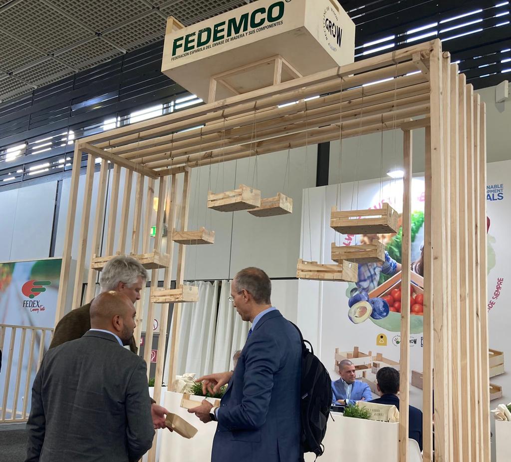 🌿Sustainable and resistant. The best #packaging solution for fruit and vegetable exports.  Lightwood packaging get the attention of international buyers at the leading trade show  FRUIT LOGISTICA in Berlin. Come and visit us at Hall 11.2-B41. #fruitlogistica2023 #sustainable