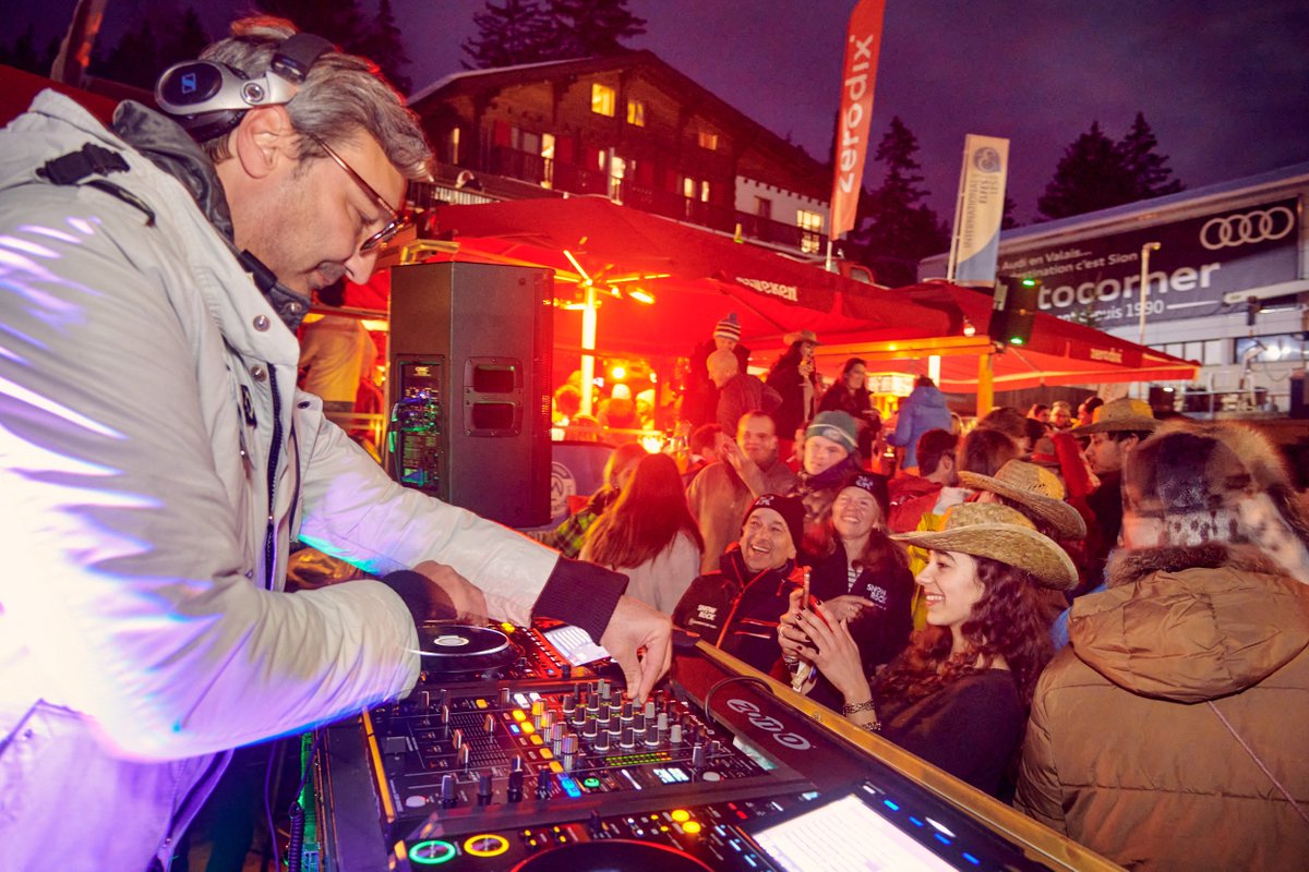 When we said this year’s #cityskichampionships was set to be THE best ski weekend in the Alps, we didn’t lie. What a truly iconic weekend fully of great company, great music, and great skiing ⛷️

📸 Jonny Stewart @joinourrevival