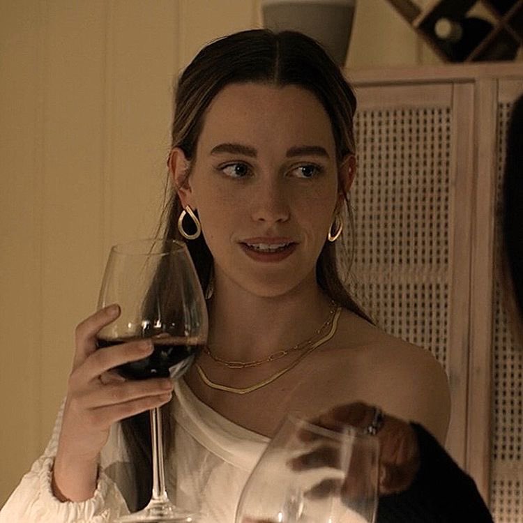 pradasunset's tweet photo. with you season 4 coming back tomorrow let’s take a moment to remember her https://t.co/Ja66FqCTaQ