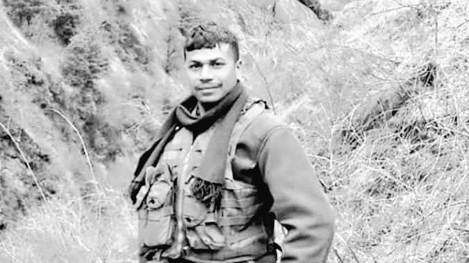 देश के लिए वीरगति को प्राप्त बड़वानी (मध्यप्रदेश) के ग्राम सिदड़ी के सपूत श्री हरिओम तरोले जी को सादर श्रद्धांजलि अर्पित करता हूं।
आपने मां भारती की सेवा के प्रण को प्राण न्यौछावर कर पूरा किया। प्रदेश ही नहीं, देश को आप पर गर्व है। शोकाकुल परिजनों के प्रति मेरी संवेदनाएं।
ॐ शांति