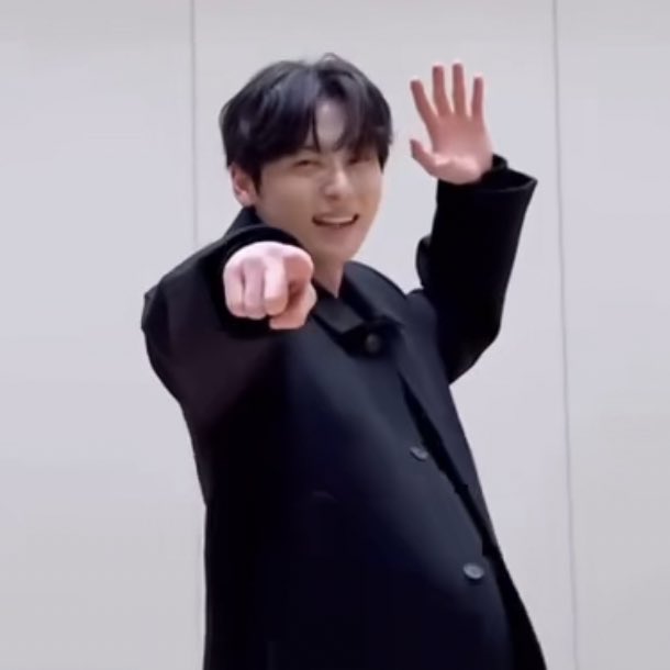 stern_mh's tweet photo. 얘드라 이게 동일인물이란다 https://t.co/6D5iBXw1M2