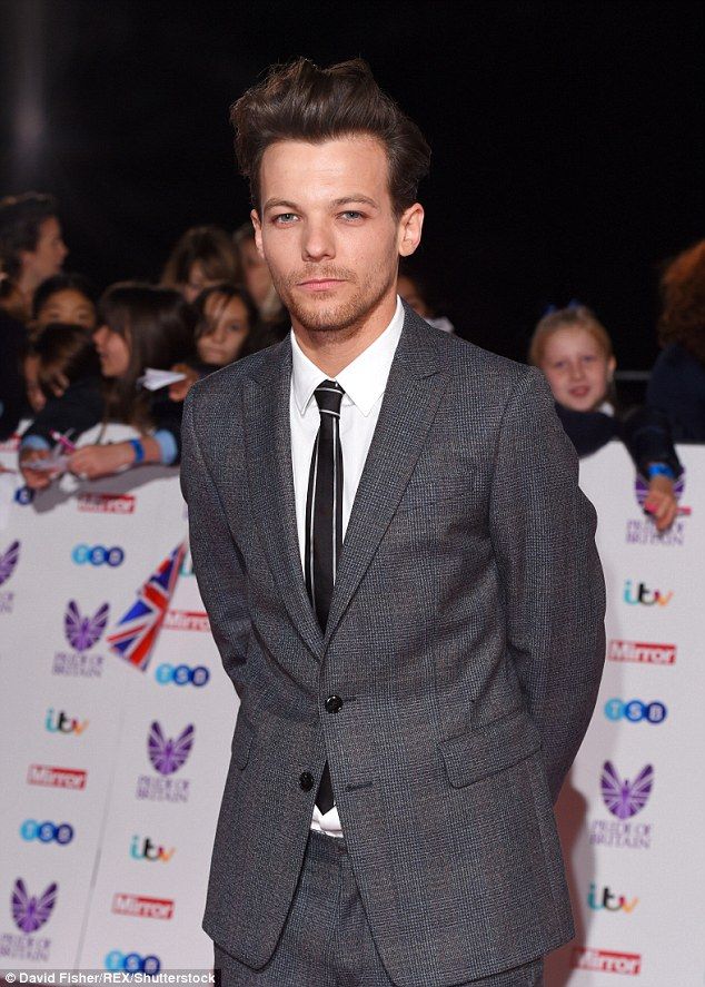 sweetcreaturebk's tweet photo. "productor ejecutivo: louis tomlinson "
THAT'S HOT https://t.co/Y03fgTWSe1