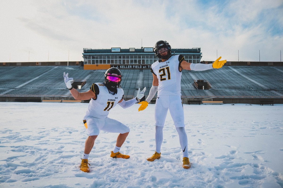 UWOFootball's tweet photo. Our 𝗯𝗿𝗮𝗻𝗱. Our 𝗽𝗹𝗮𝘆𝗲𝗿𝘀. Our 𝗰𝗶𝘁𝘆.

This is 𝗨𝗪-𝗢𝘀𝗵𝗸𝗼𝘀𝗵 𝗙𝗼𝗼𝘁𝗯𝗮𝗹𝗹⚡️

#TitanUp || #24KaratGold https://t.co/6KM5U2nTMA