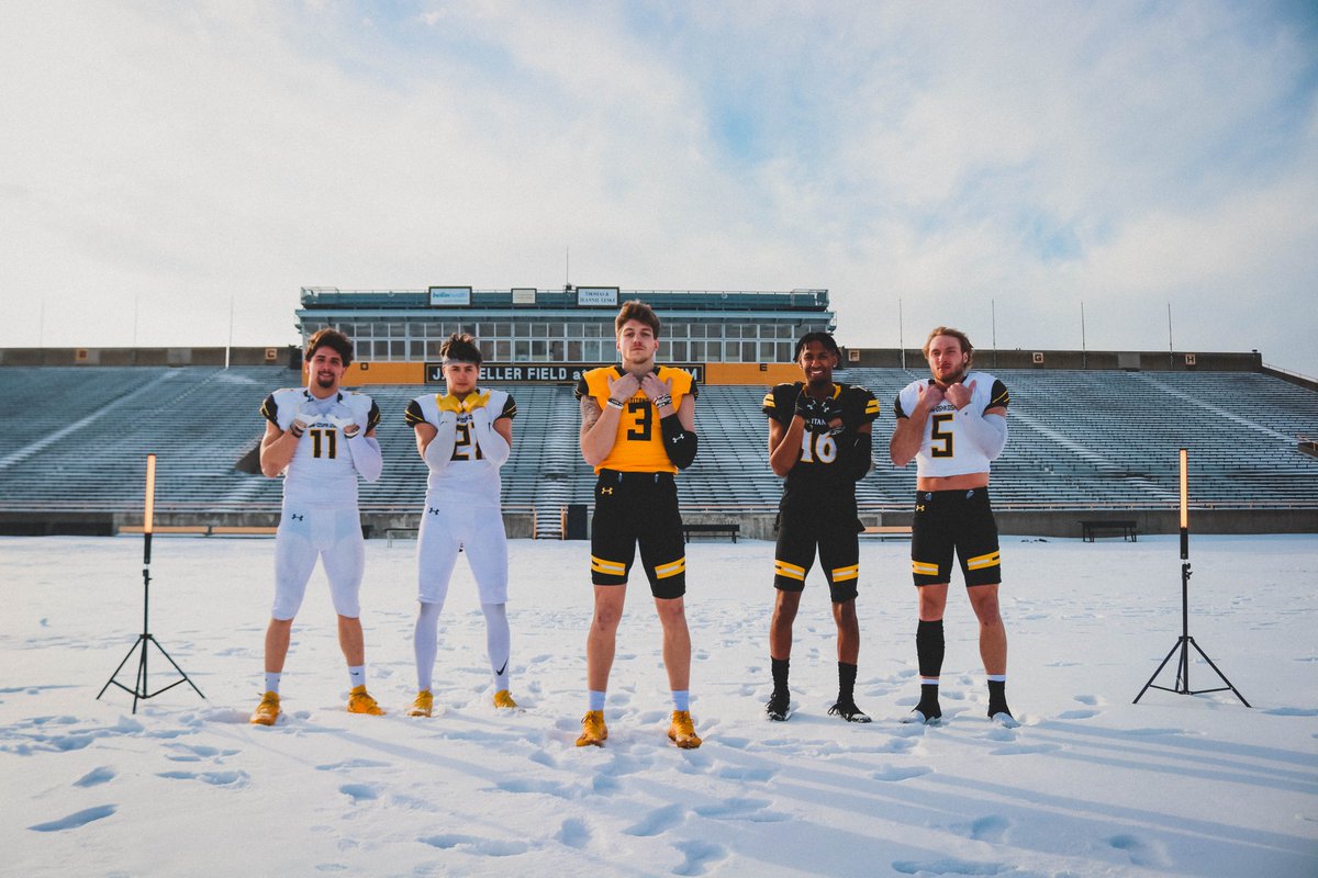 Our 𝗯𝗿𝗮𝗻𝗱. Our 𝗽𝗹𝗮𝘆𝗲𝗿𝘀. Our 𝗰𝗶𝘁𝘆.

This is 𝗨𝗪-𝗢𝘀𝗵𝗸𝗼𝘀𝗵 𝗙𝗼𝗼𝘁𝗯𝗮𝗹𝗹⚡️

#TitanUp || #24KaratGold