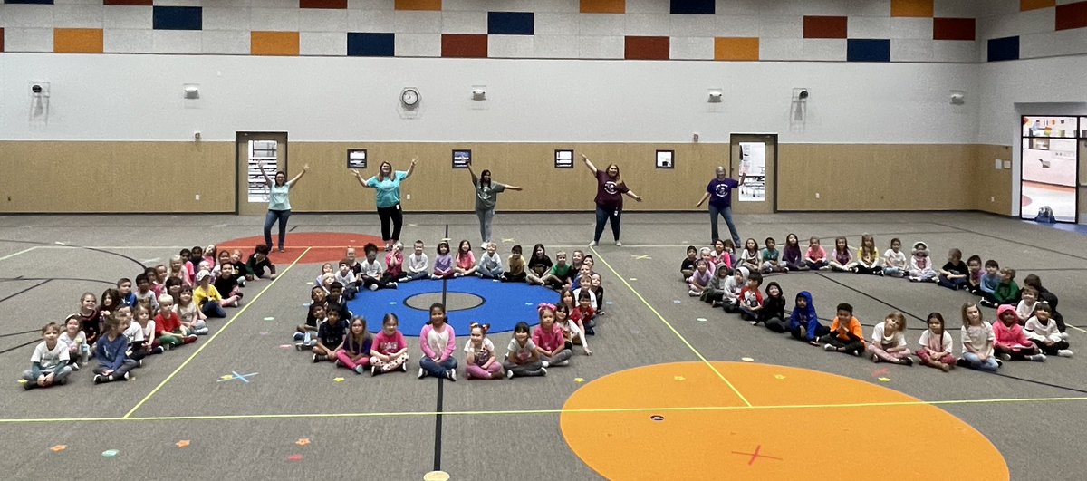 MaginelLara's tweet photo. Today we celebrate our first 100 days as a school community. #smartcookies #weCAN #1LISD @CarolNorthES https://t.co/RYwdQ6D4Yw