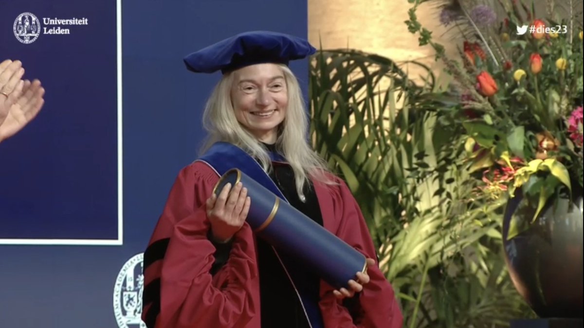 Congratulations to Beatrice Gründler with an #HonoraryDoctorate @UniLeiden!
Prof. Gründler @FU_Berlin received her doctorate in Oriental Manuscript Studies during the 2023 #LeidenUniversity #DiesNatalis.
Watch the #Dies23 here: ➡️edu.nl/69f89