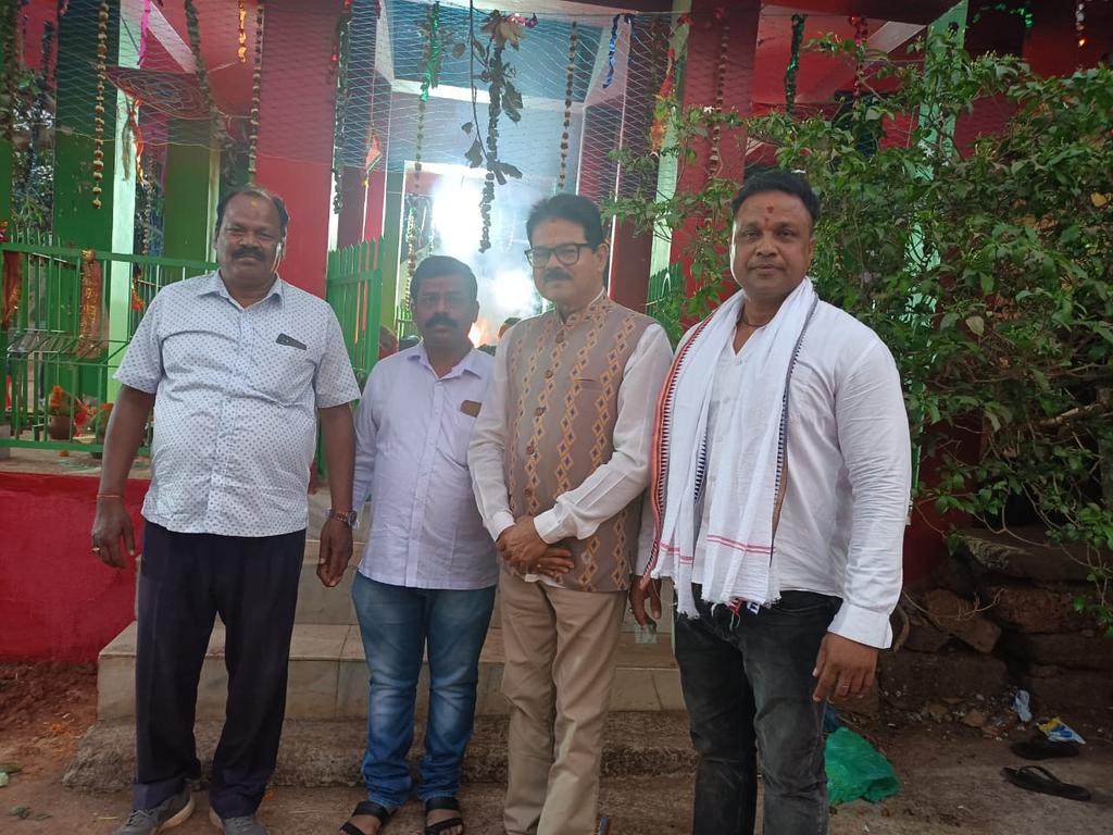 santoshjenafan's tweet photo. ଆଜି ଜଟଣୀ ନିର୍ବାଚନ ମଣ୍ଡଳୀର ଦାରୁଠେଙ୍ଗ ଗ୍ରାମପଞ୍ଚାୟତର ଜୁଝଗଡ଼ ଗ୍ରାମରେ ମାଁ ଜାଗୁଳେଇ ଦେବୀଙ୍କ ବିଶ୍ବଶାନ୍ତି ମହାଯଜ୍ଞରେ ଯୋଗ ଦେବା ଅବସରରେ।
#ଡ଼_ସନ୍ତୋଷ_ଜେନା 
@bjd_odisha
#ଜଟଣୀ_ନିର୍ବାଚନ_ମଣ୍ଡଳୀ https://t.co/hDpM48itLz