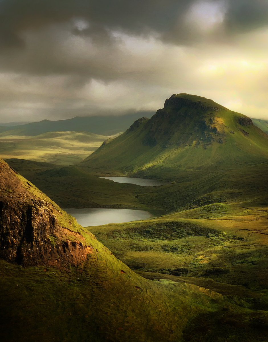 LlionClwyd's tweet image. Time to start planning another visit to the Isle of Skye - Here’s an image from my favourite location’The Quiraing’
#scotland #scotlandscenery #fotospeed #uklpoty #quiraing #mountains #highlands @CotswoldOutdoor