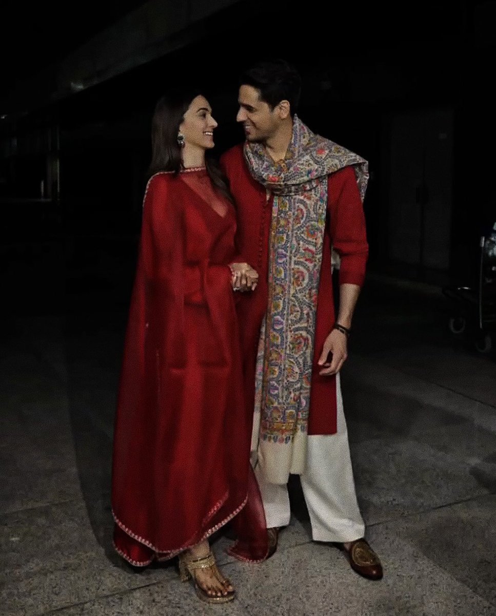 amycreationnss's tweet photo. FAIRY TALE I SAY FAIRY TALE! 
Those colours, damn❤️✨️!

#SidKiara #SidKiaraWedding https://t.co/aKA2QA5kC4