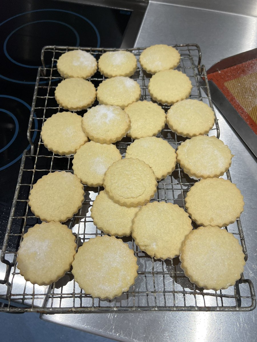 LeonieAllen77's tweet photo. What an afternoon - Maths, English and Shortbread biscuits made by our very own FreshStart students in their first taster session @cravencollege #FE #FreshStart https://t.co/20eAPAnJEA