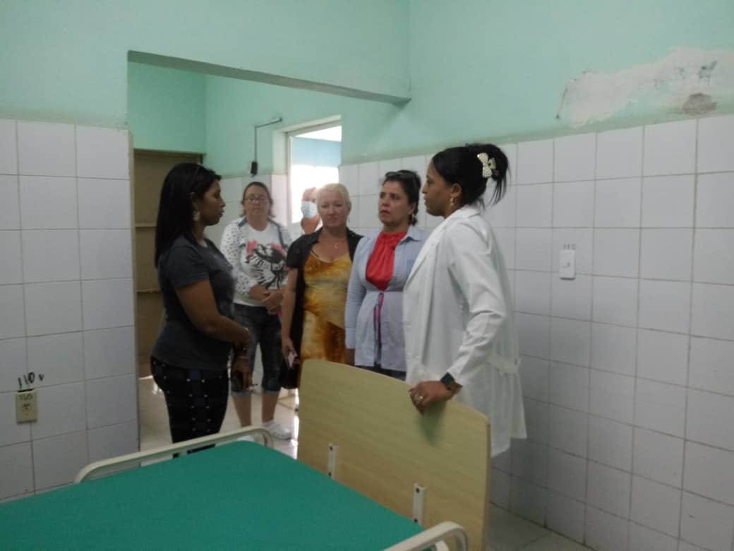 Invasorpress's tweet photo. 👉Sobre el funcionamiento de los servicios de Salud en el Policlínico de Florencia y el empeño de la Empresa de Comercio y Gastronomía, conocieron las candidatas a Diputadas por el municipio, Arletyy Judith y @alboradacubana. #CiegodeAvila #MejorEsPosible @rocdecubano @anayacsi https://t.co/EkcSCX0BZx