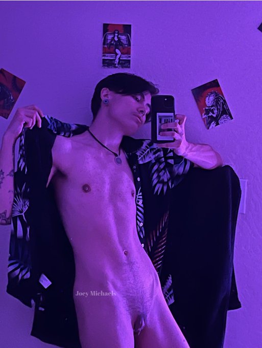 Watch Joey Michaels's leaked NSFW photo on TwXstars