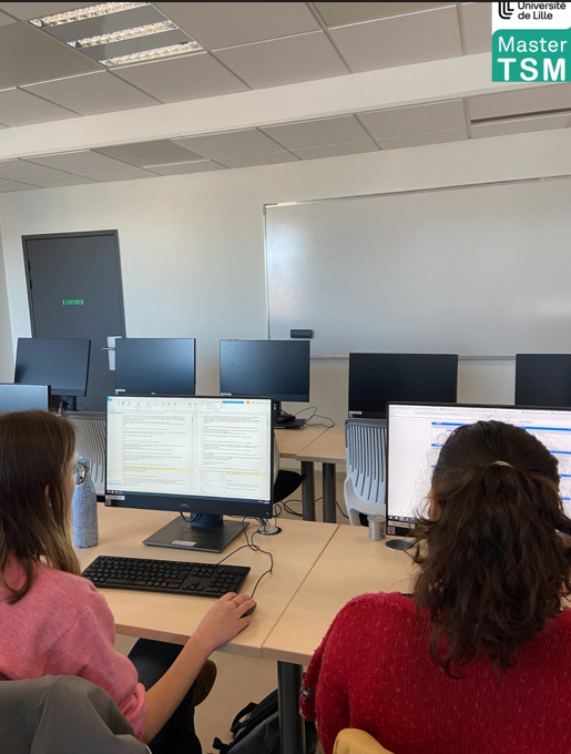 Master_TSM's tweet photo. #TSMSkillsLab #ULille Jour 1 (suite)
Les préparateurs de fichiers sont arrivés : Théo, Estelle, Valentine et Florine sont prêts à en découdre pendant que Nathan et Alysée s’occupent de la post-édition ! https://t.co/egrez0ViPd
