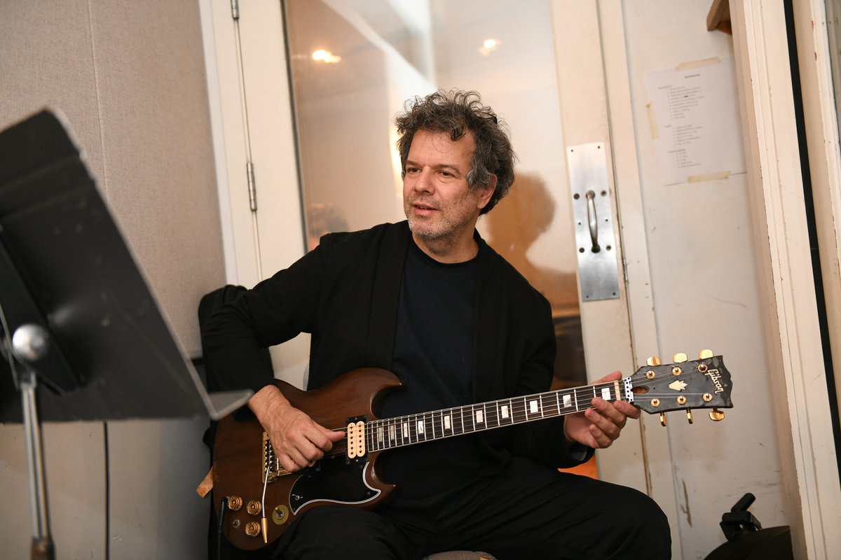 Killdeer drops this Fri, Feb 10 <a href="/NewFocusLabel/">New Focus Recordings</a> !!! 

That day 7 PM <a href="/TenriTCI/">Tenri Cultural Inst.</a>  our guitarist <a href="/maozeyal/">Eyal Maoz</a> will redefine what the guitar can be from a mean-streets New York City perspective - come see him in action!

🎟 killdeer.eventbrite.com
💿 newfocusrecordings.com
📸 <a href="/giligetz/">Gili Getz</a>