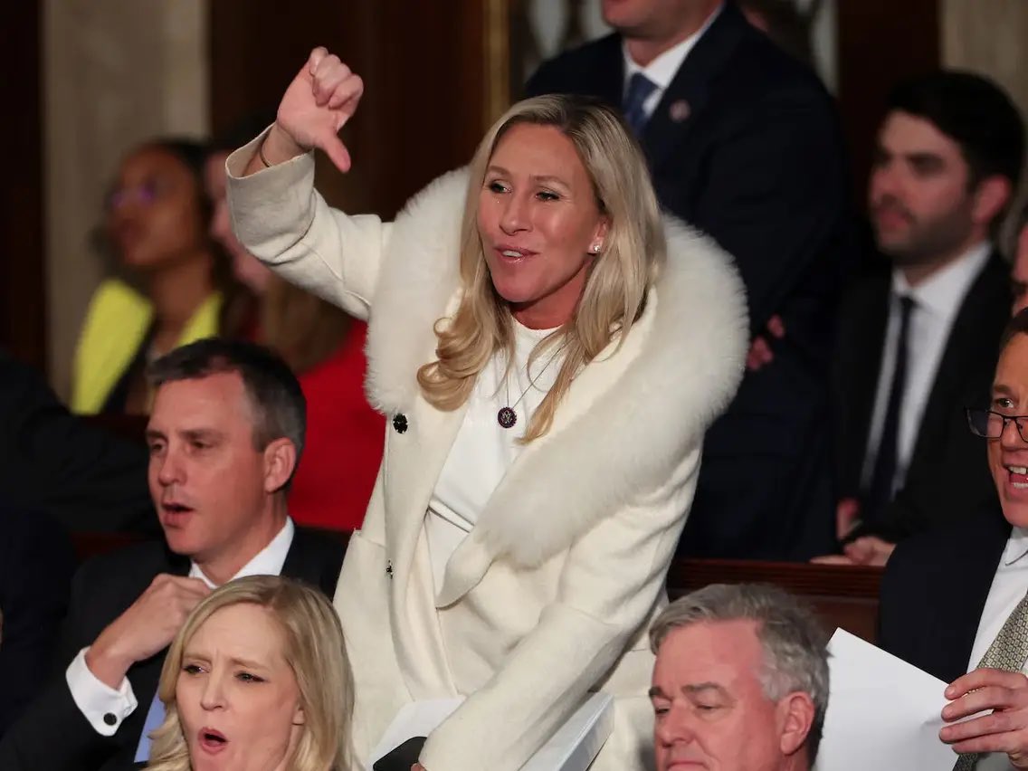 Conspiracy whack-job <a href="/RepMTG/">Gargorie Taylor Mreene</a> thinking she’s at a hockey game. Someone buy her a footling so she can STFU at the SOTU 🖕🌭

#SOTU23 #SOTU #MarjorieTraitorGreene #MarjorieTaylorGreene #MarjorieNaziGreene #MarjorieTrailerGreene
