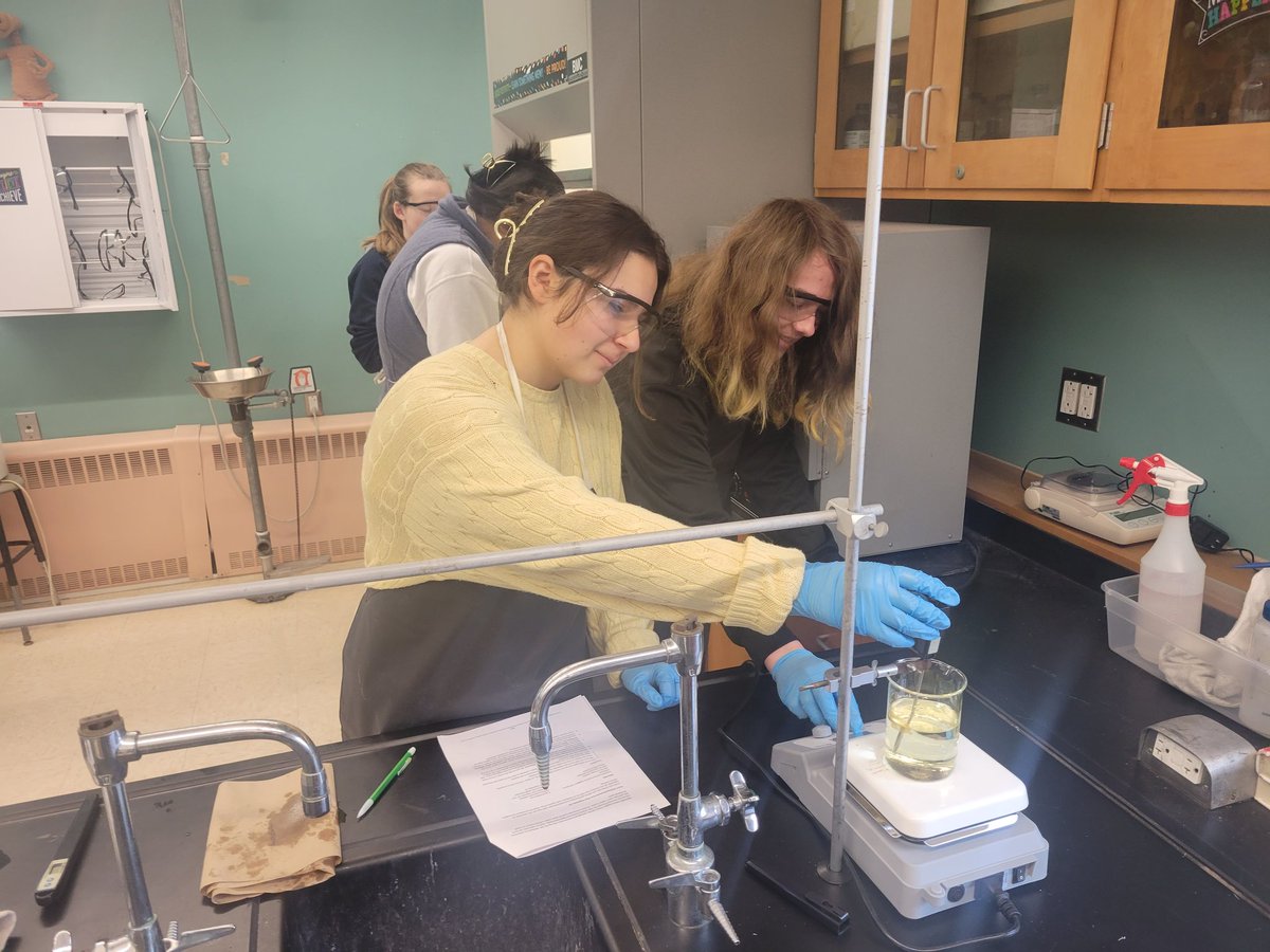 OakSciMatters's tweet photo. AP Environmental making Bio-diesel! @OakmontRegional https://t.co/vrOwOUlvSo