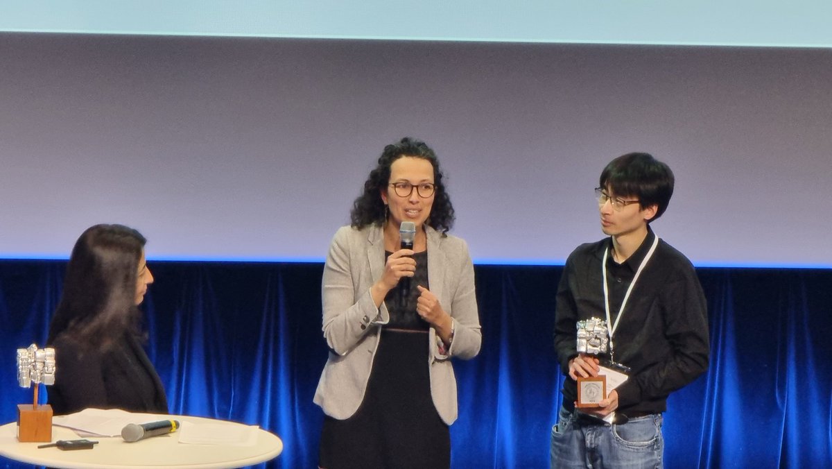Bravo Laura et toute l'équipe de @1km_a_pied pour leur prix de la mobilité durable décerné par Propulse et <a href="/KarimaDelli/">Karima Delli</a> lors du forum de l'<a href="/Agence_IT_Gouv/">Agence de l'Innovation pour les Transports</a> . Très heureuse pour vous, c'est très mérité 👏👏 #mobilité #mobilitedouce #award
