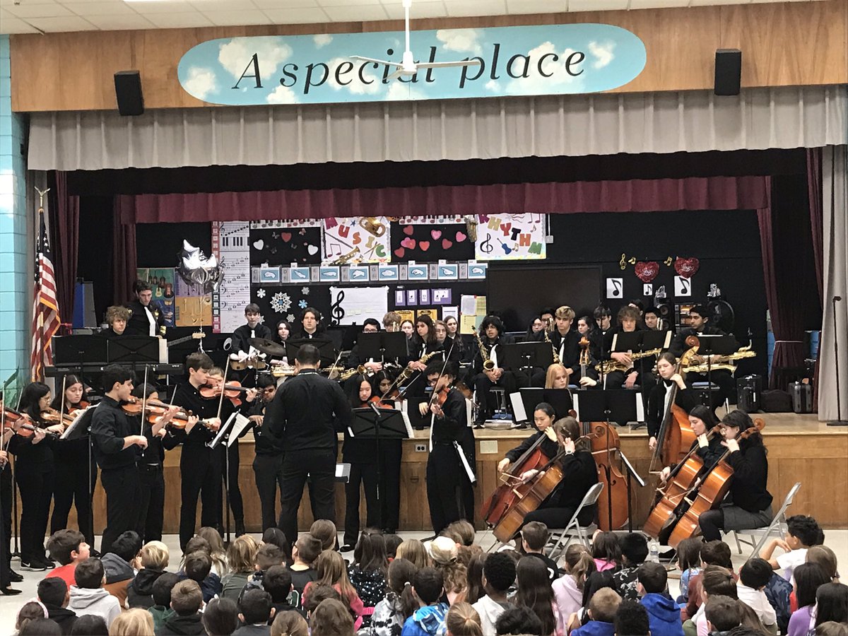 Emily Kluga tweet media