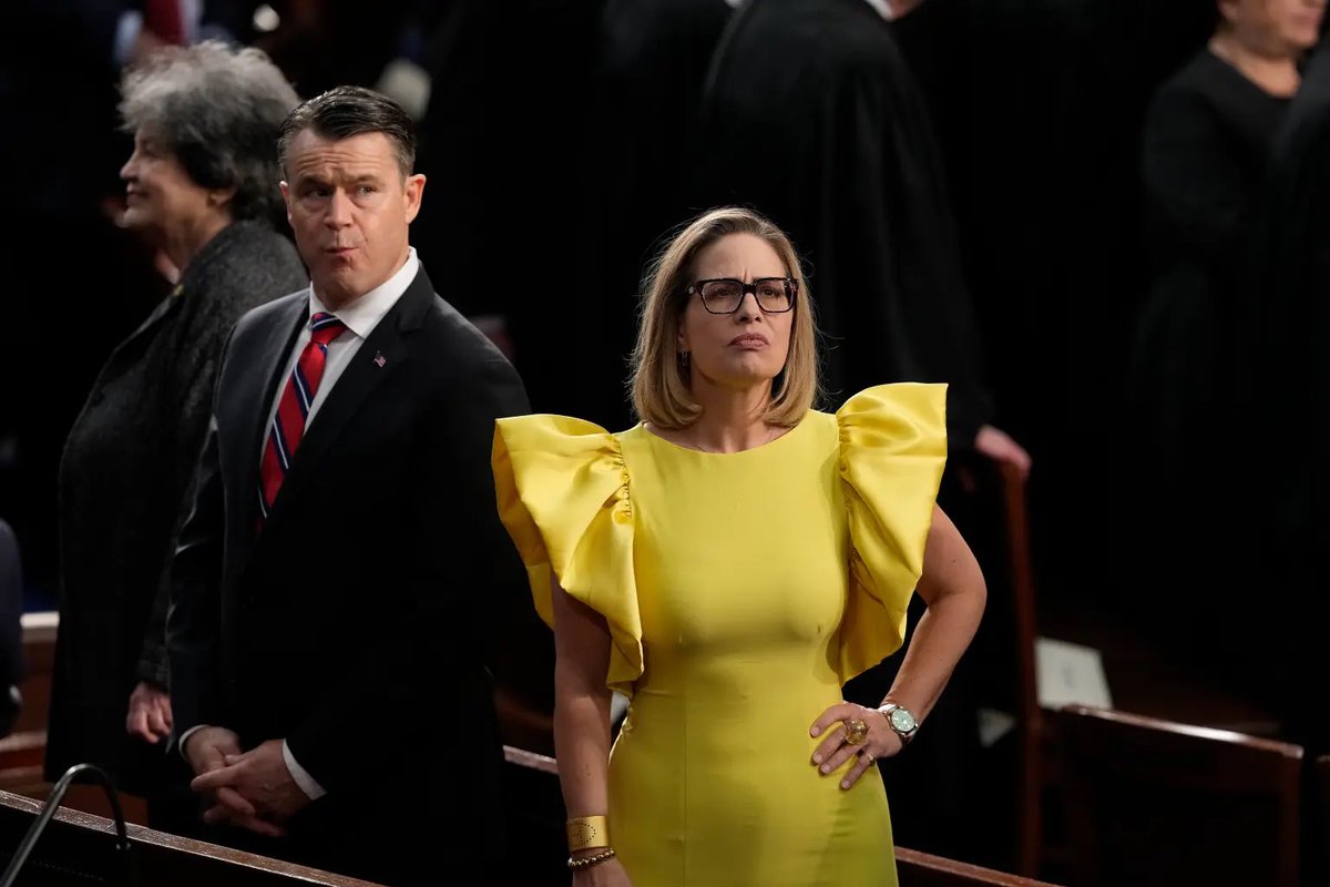 MsRachelElliot's tweet image. Was it just me or did the #SOTU have some Huger Games vibes when it came to fashion?