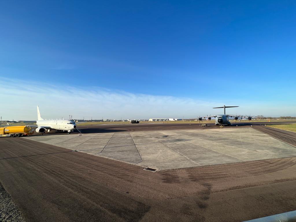 Quick stop at @RAFBrizeNorton today. While a significant lack of submarine hunting to be had down here, it is nice to be round aircraft a little bit more our size! 👋👋👋